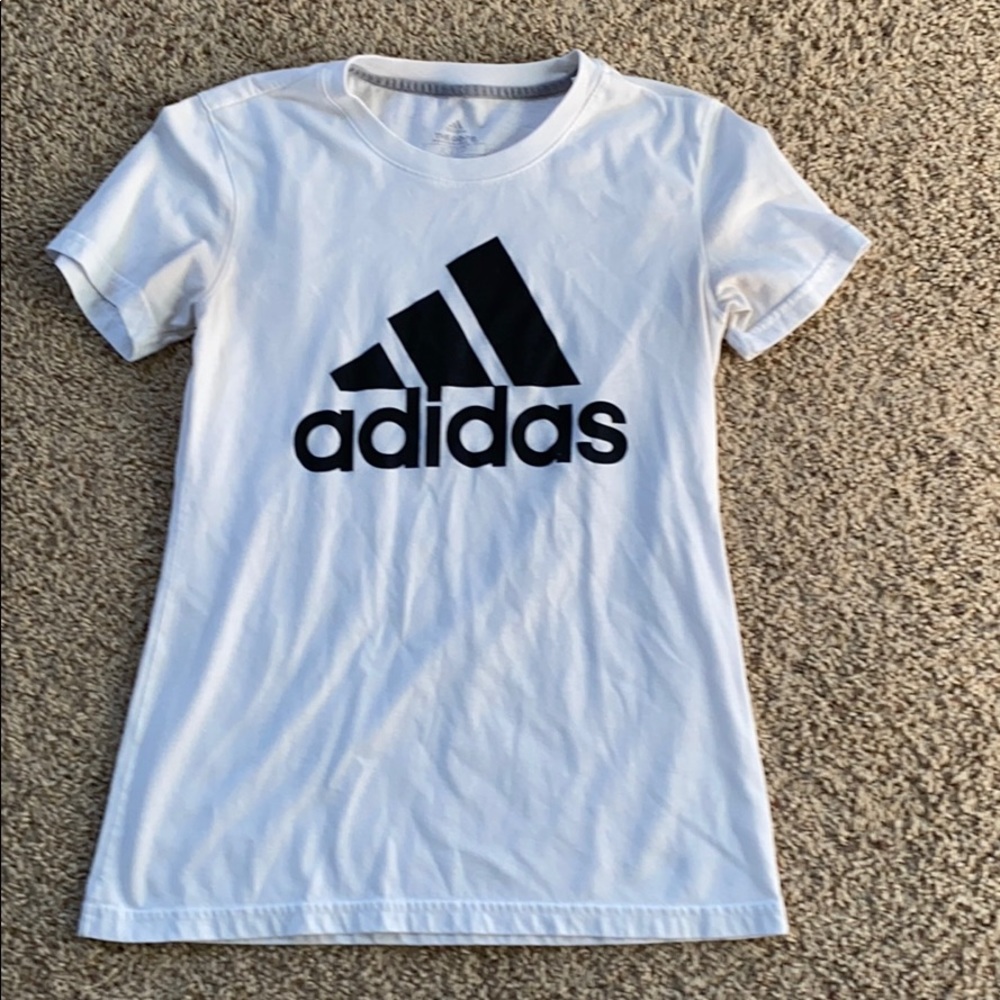 🦋adidas tshirt🦋